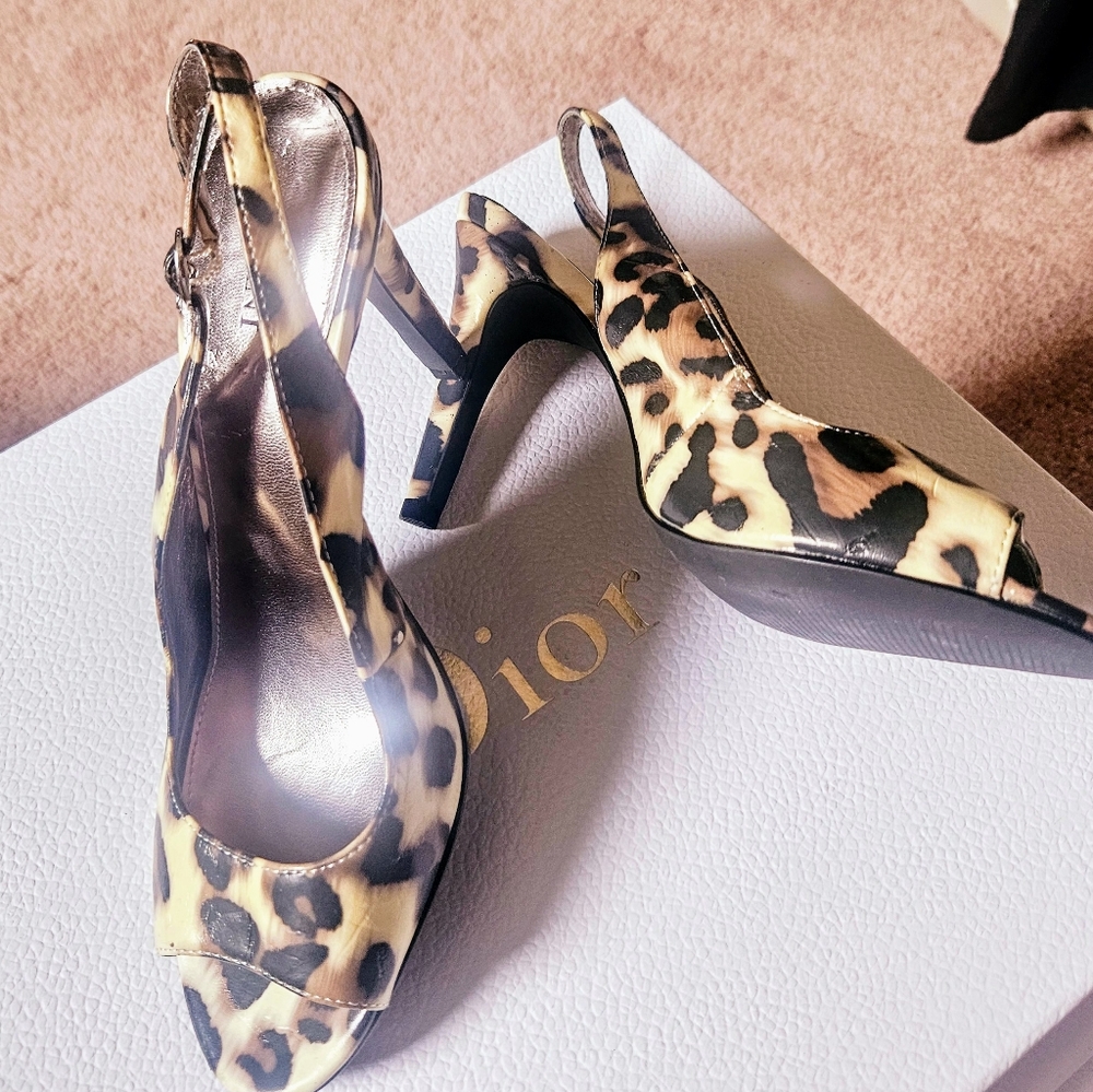 Alfani" Peep-toe Sandals Brand New! Soft & Elegant very Classy. Super Comfy!